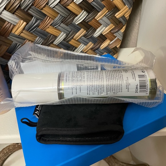 🖤2 New Dark Self Tanners and a b•tan black mitten - Picture 4 of 7